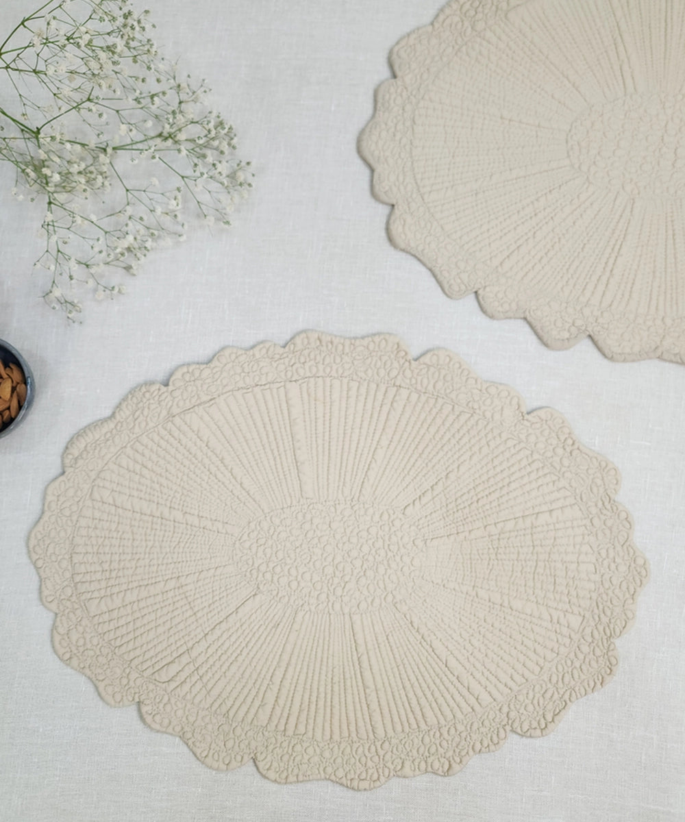 Set of 2 quilted cotton Cream oval table mats (14.5"x20.5")