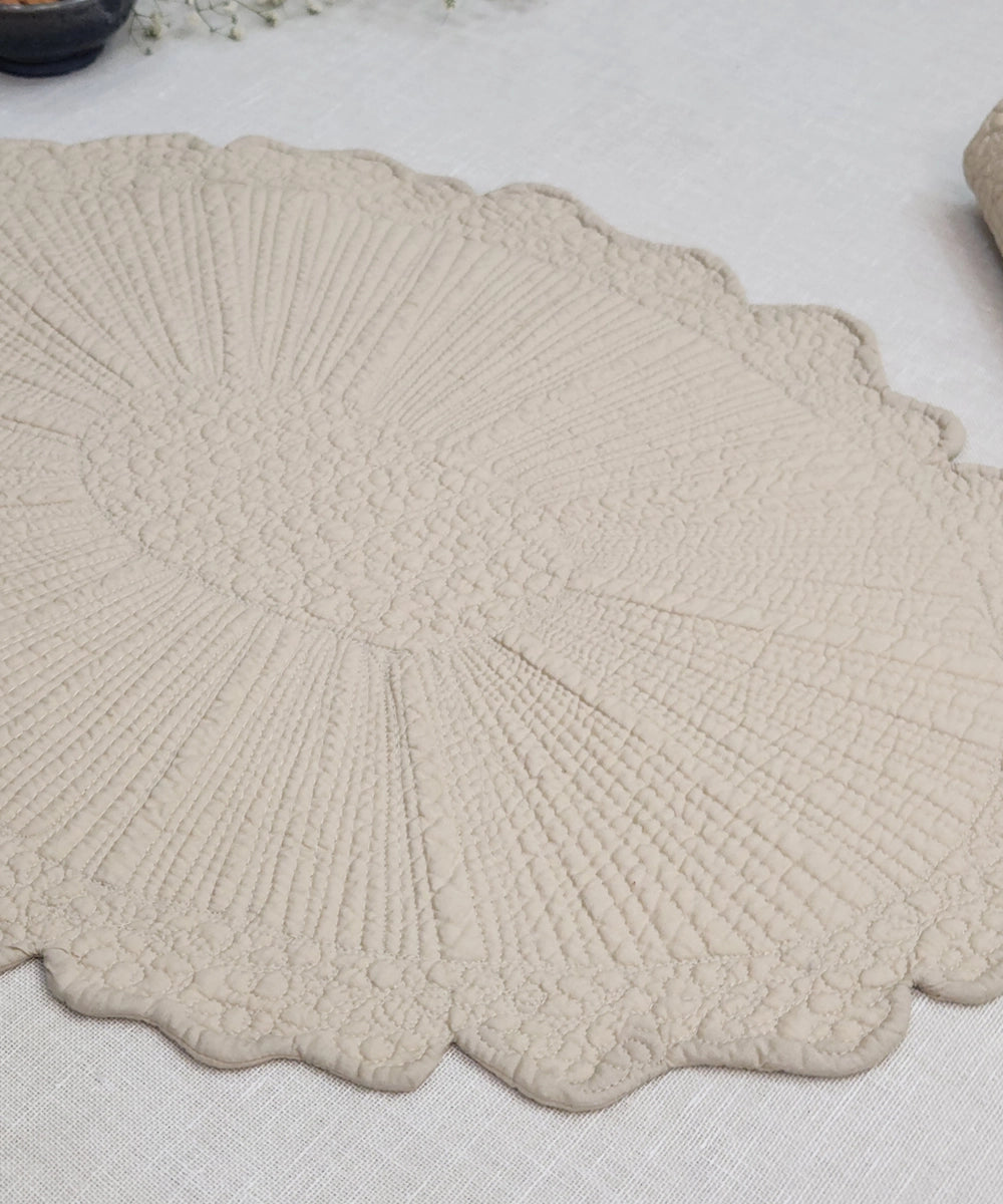 Set of 2 quilted cotton Cream oval table mats (14.5"x20.5")