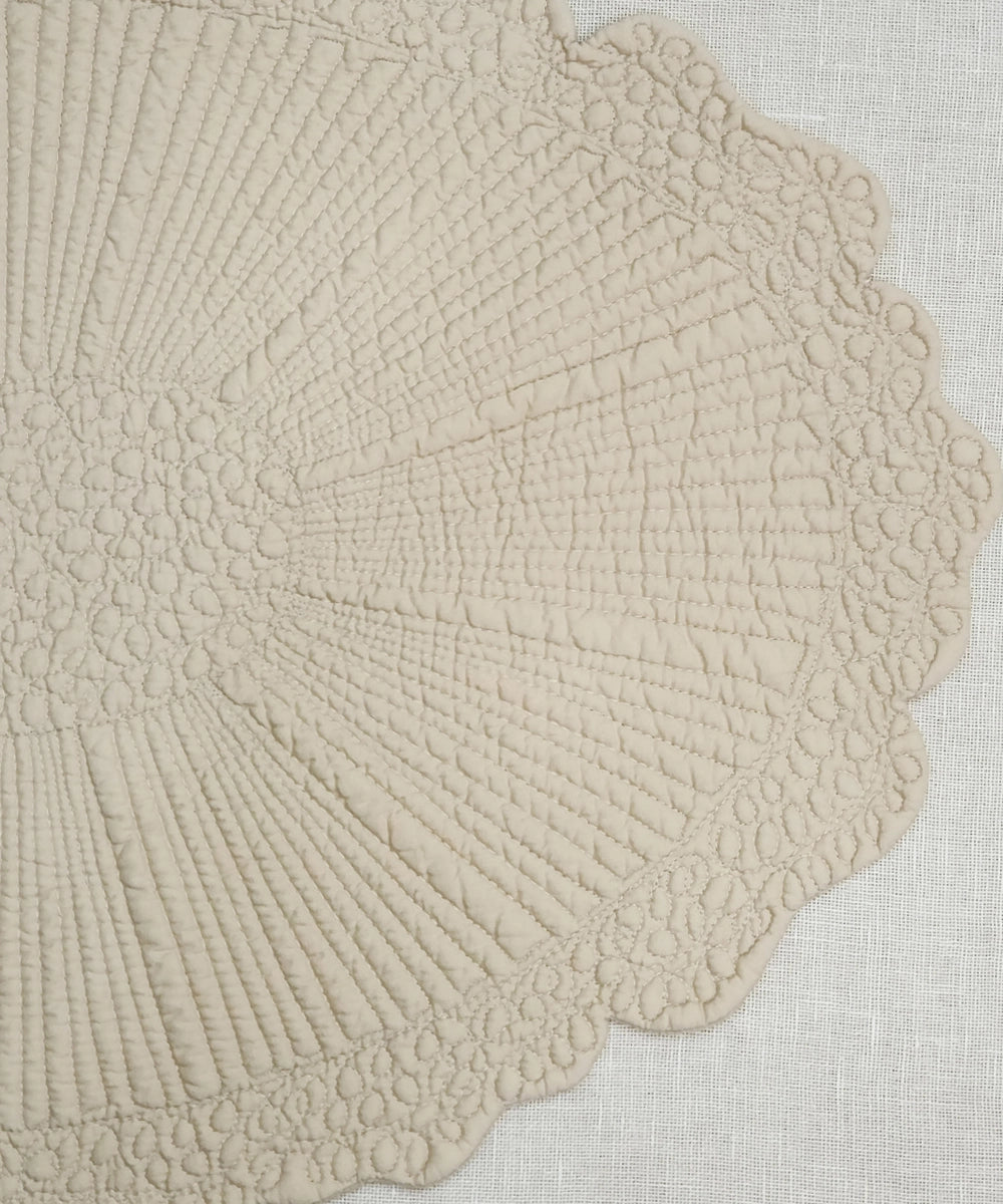 Set of 2 quilted cotton Cream oval table mats (14.5"x20.5")