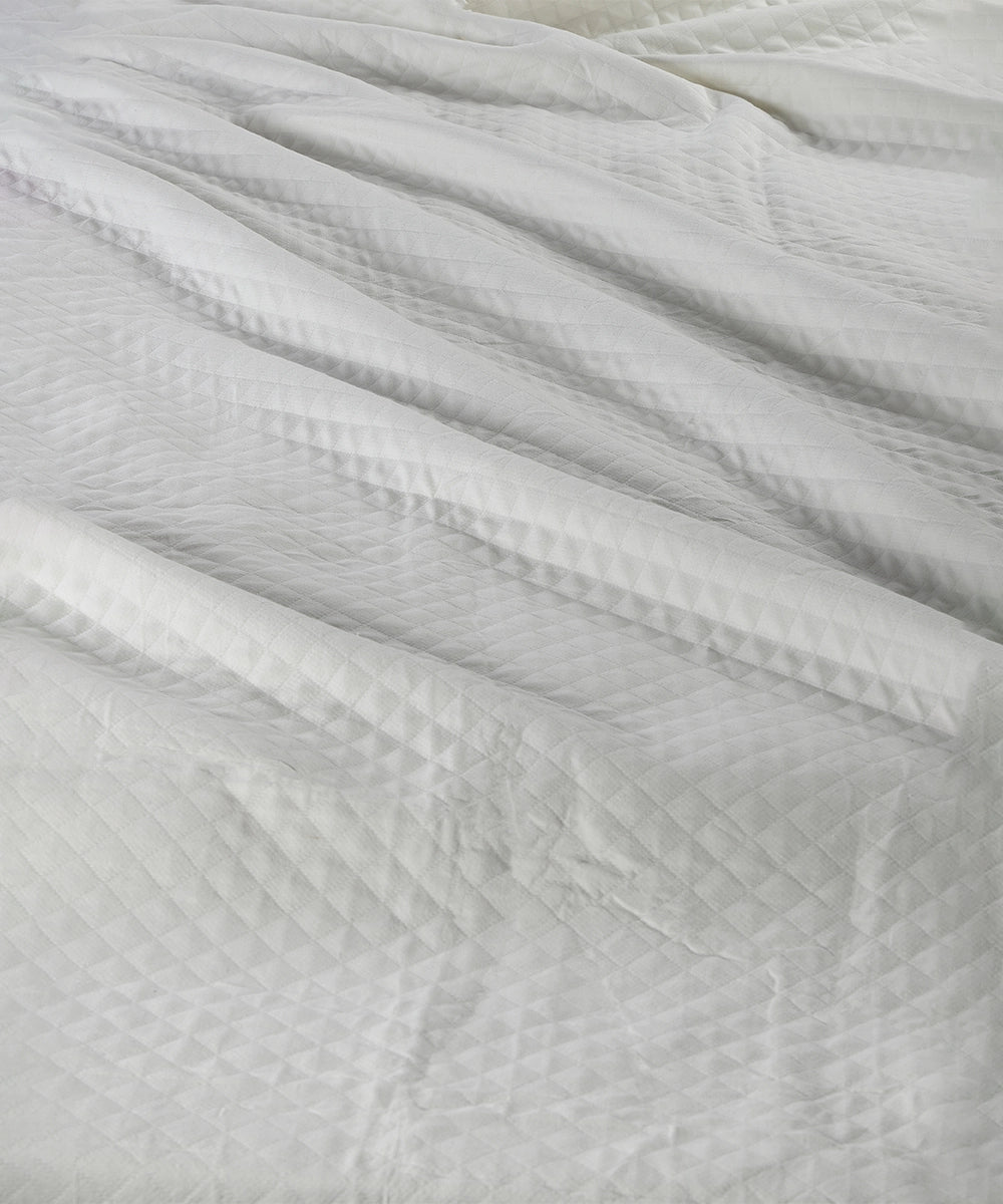 Off White Cotton Matelassé Jacquard King Bedcover with 2 Pillow Covers